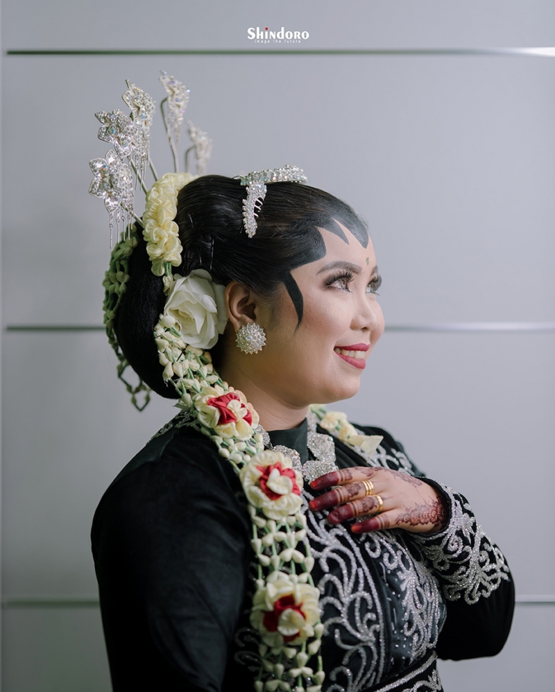 Courtesy @melanisriwahyuni   MUA : @suciramayantimakeupartis 