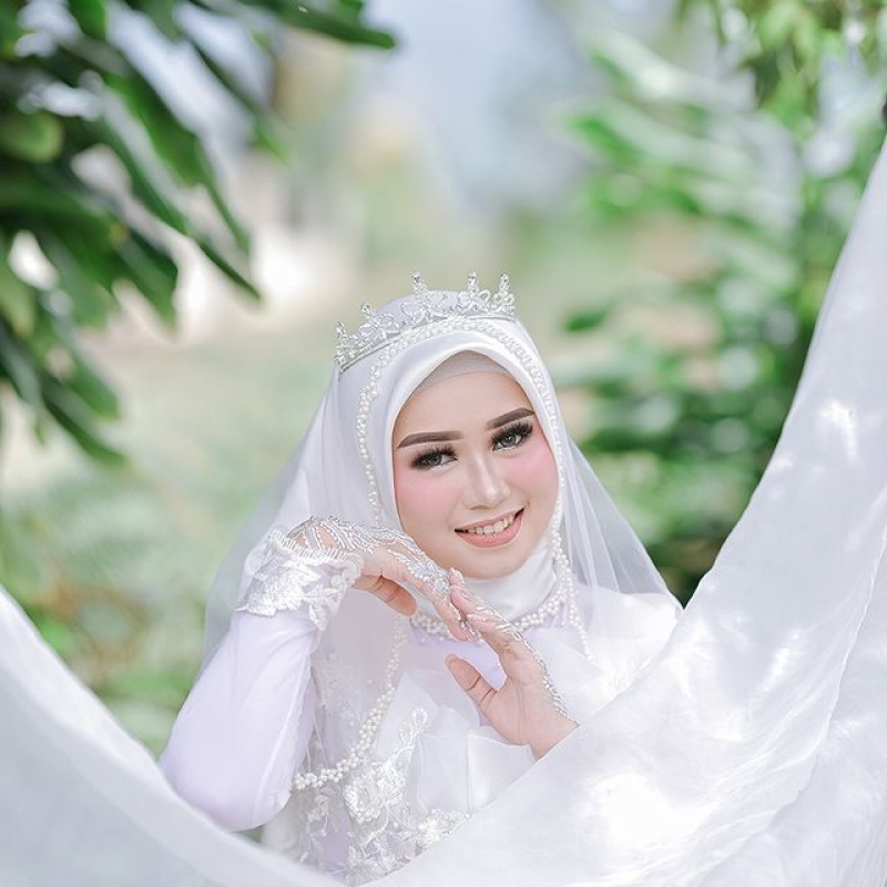 Courtesy @yulandasaputri__  Mua : @delmeefranhansen_makeup HennaArt 