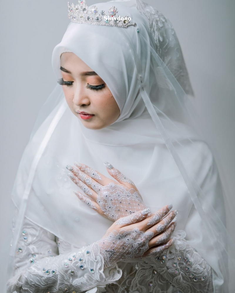 The Birde
@ndiiiit_ & @fikelltd

The MUA
@suciramayantimakeupartis

The Hennaart
@liliss_hennaart_kayuaro

Photopresent
@shindorophotography

Photoproject
@shindorogroup

Video Cinematography
@ijonkz.che

Decoration
@biezsamudra

Soundsystem
@samudra