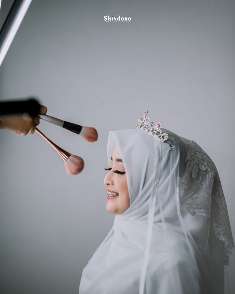 The Birde
@ndiiiit_ & @fikelltd

The MUA
@suciramayantimakeupartis

The Hennaart
@liliss_hennaart_kayuaro

Photopresent
@shindorophotography

Photoproject
@shindorogroup

Video Cinematography
@ijonkz.che

Decoration
@biezsamudra

Soundsystem
@samudra