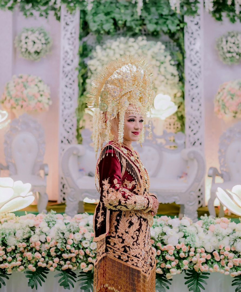 The Wedding : 
@rere.refniagustina
@budiyanto219 

Mua : @rhyabasyar_pelaminan_mua
Decoration
@restikey.makeup.pelaminan
HannaArt
@fenny_henna

Photopresent 